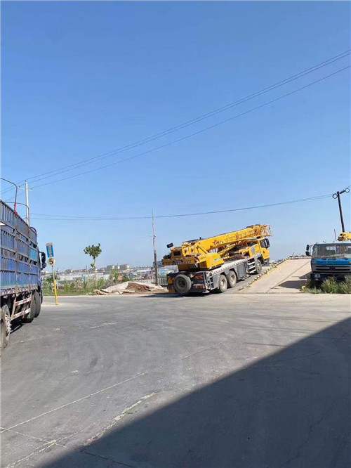 麻栗坡县25吨吊车的租赁价格大概是多少？